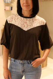 T-SHIRT IN COTONE CON ELASTICO E RICAMI