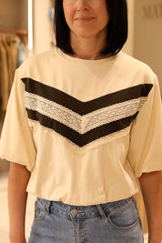 T-SHIRT CROP IN COTONE CON ELASTICO E RICAMI