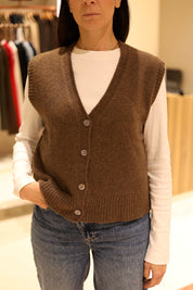 GILET SCOLLO A V CON BOTTONI IN 100% LANA MERINO
