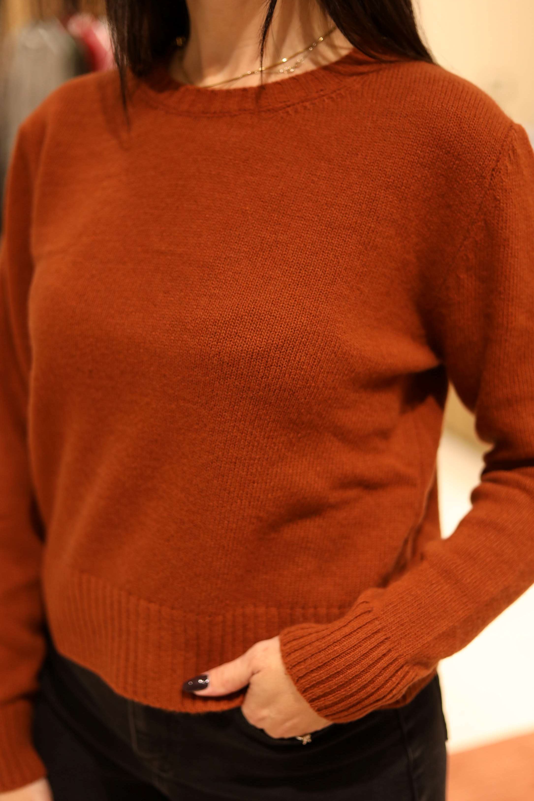 MAGLIA A GIROCOLLO CON PROFILI A COSTINE IN 100% LANA MERINO
