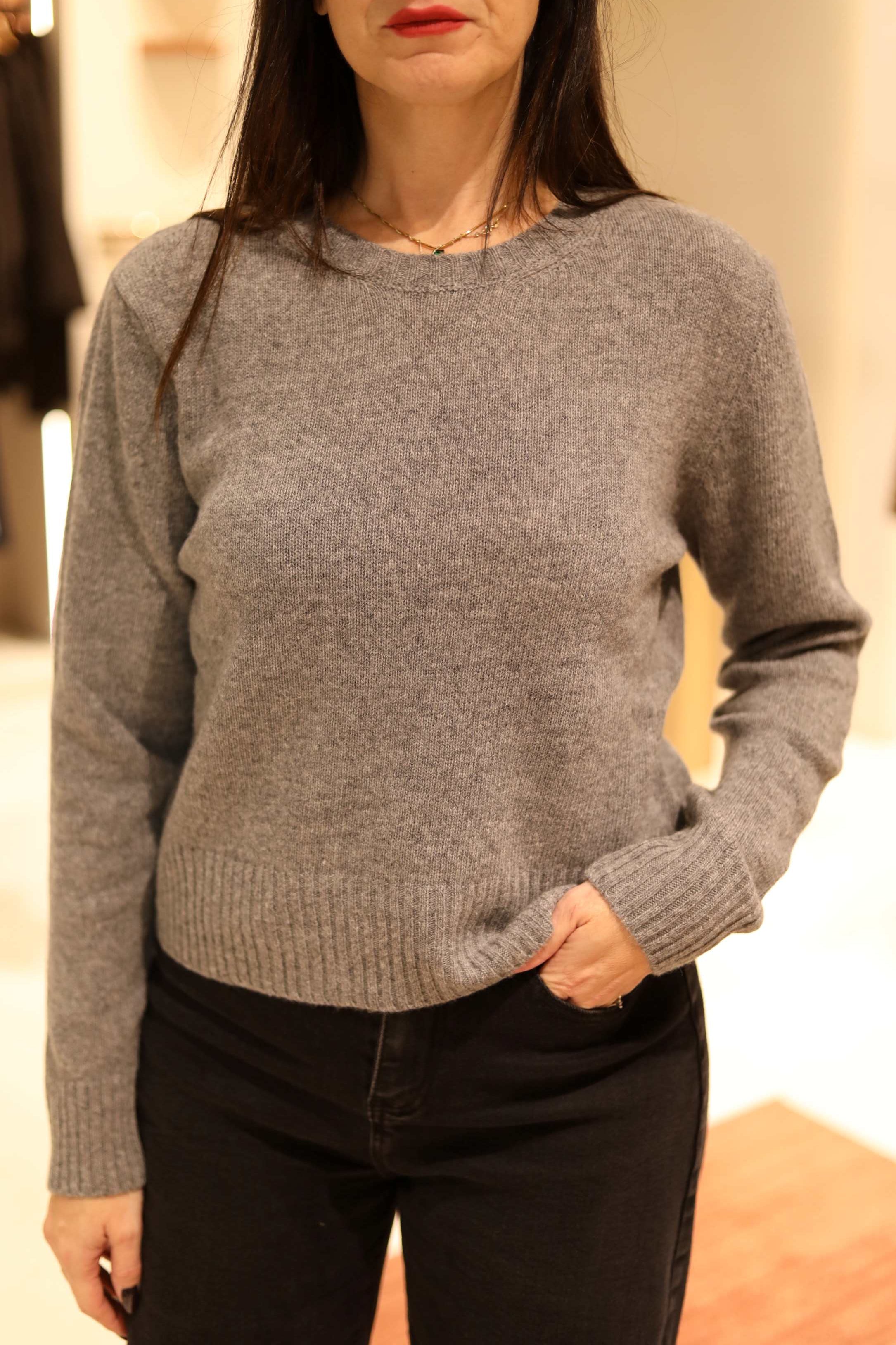 MAGLIONCINO GIROCOLLO CON PROFILI A COSTINE IN 100% LANA MERINO