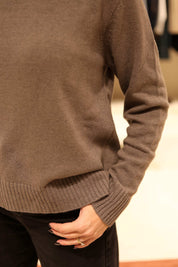 MAGLIA A GIROCOLLO IN MISTO LANA E CASHMERE CON PROFILI A COSTINE