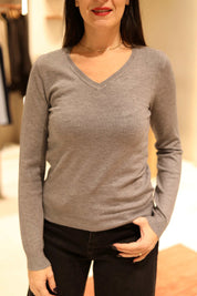 MAGLIA SLIM FIT CON SCOLLO A V IN CALDA VISCOSA