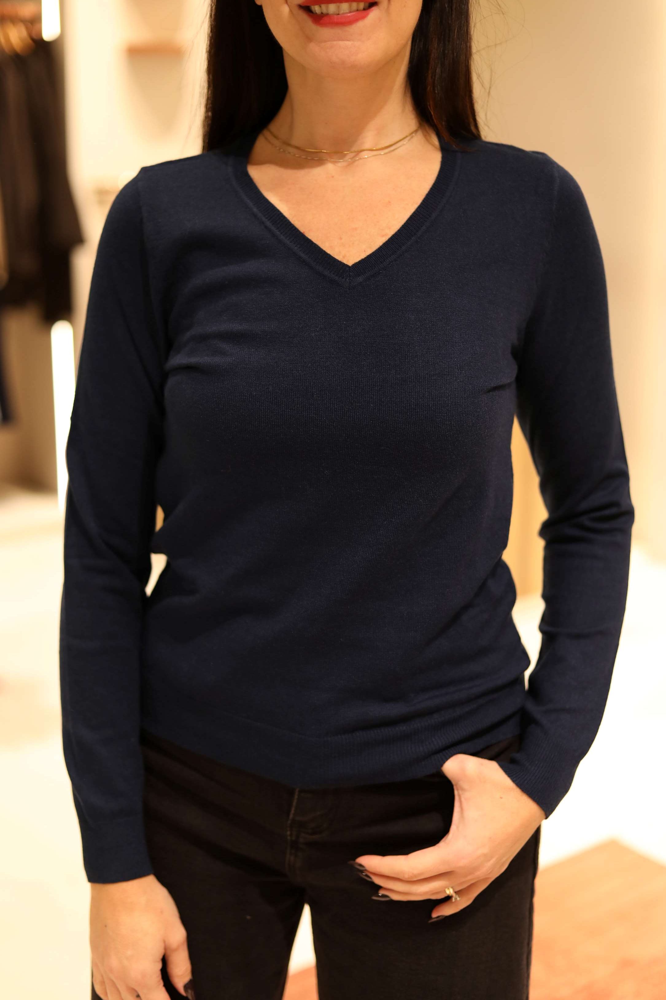MAGLIA SLIM FIT CON SCOLLO A V IN CALDA VISCOSA
