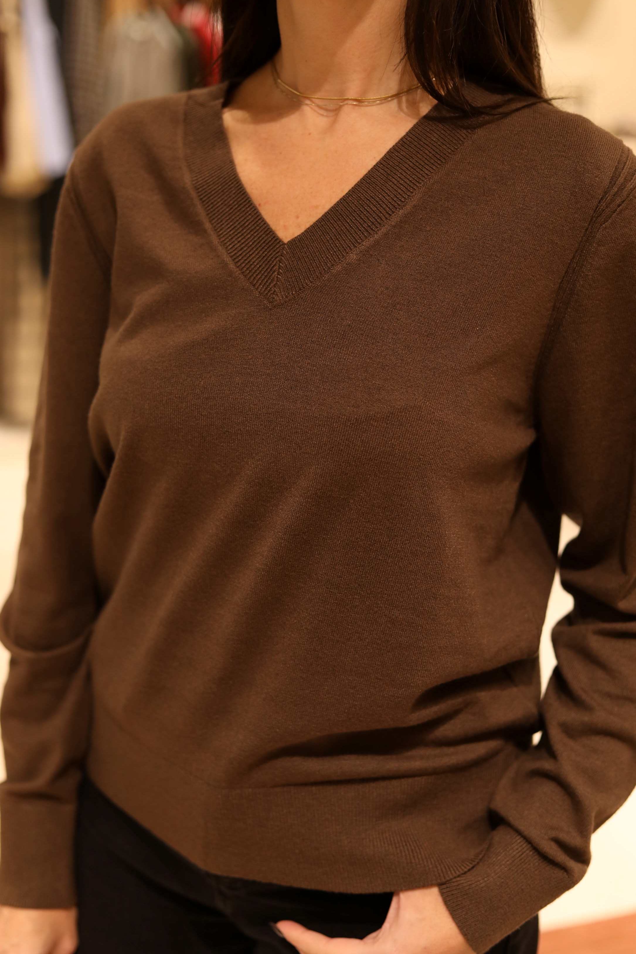 MAGLIA CON SCOLLO A V IN CALDA VISCOSA - FIT MORBIDO