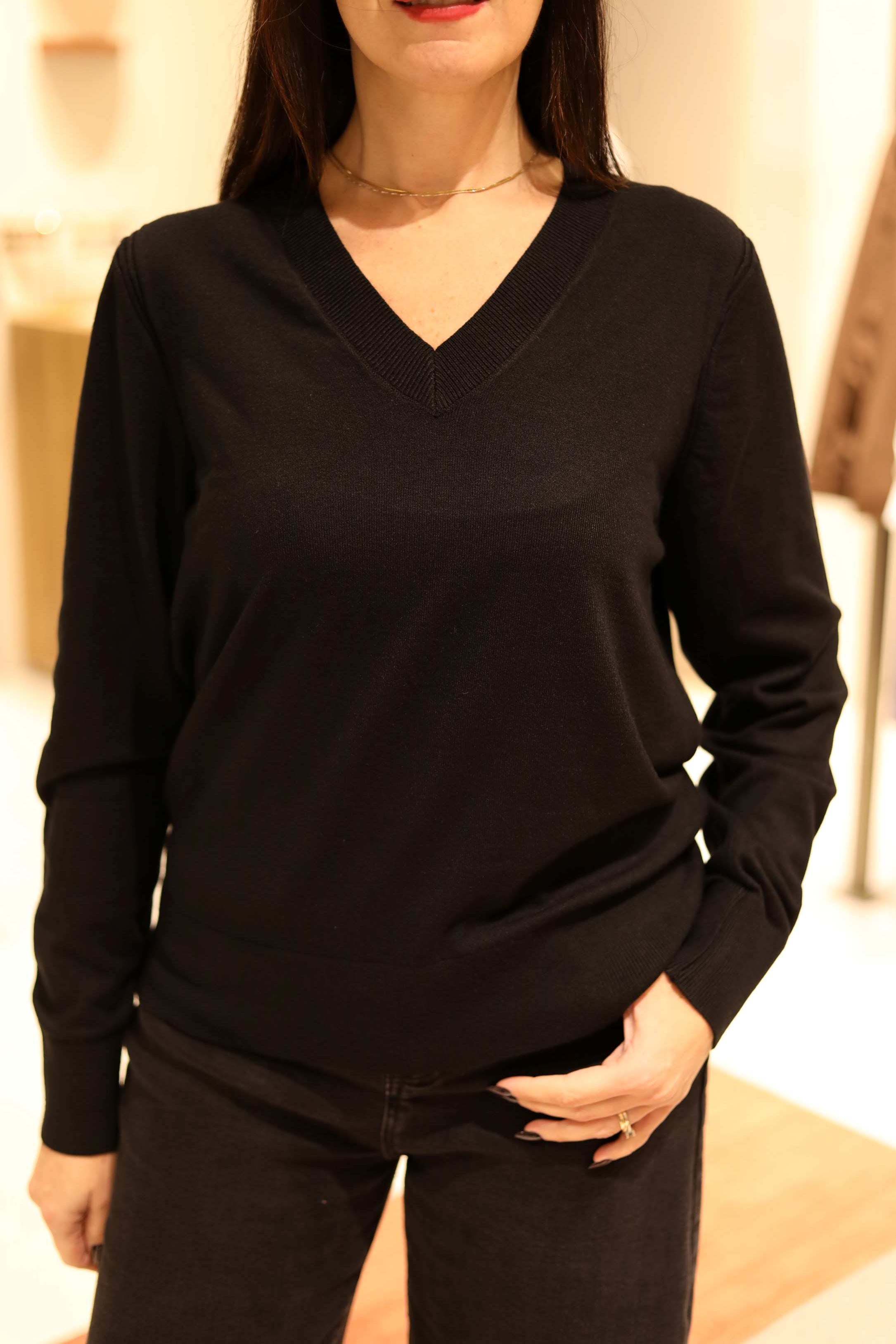 MAGLIA CON SCOLLO A V IN CALDA VISCOSA - FIT MORBIDO