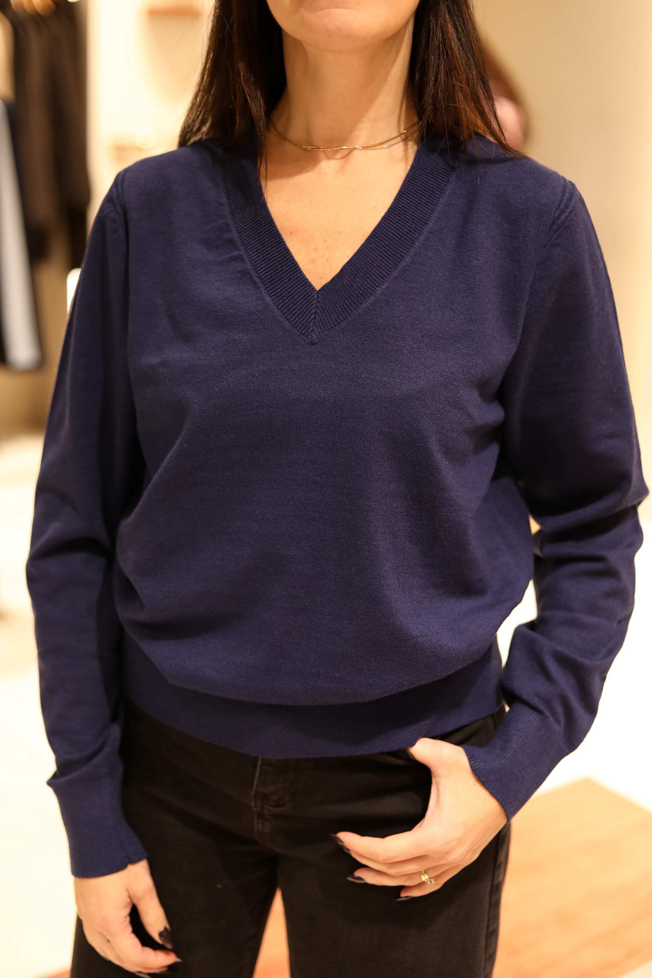 MAGLIA CON SCOLLO A V IN CALDA VISCOSA - FIT MORBIDO