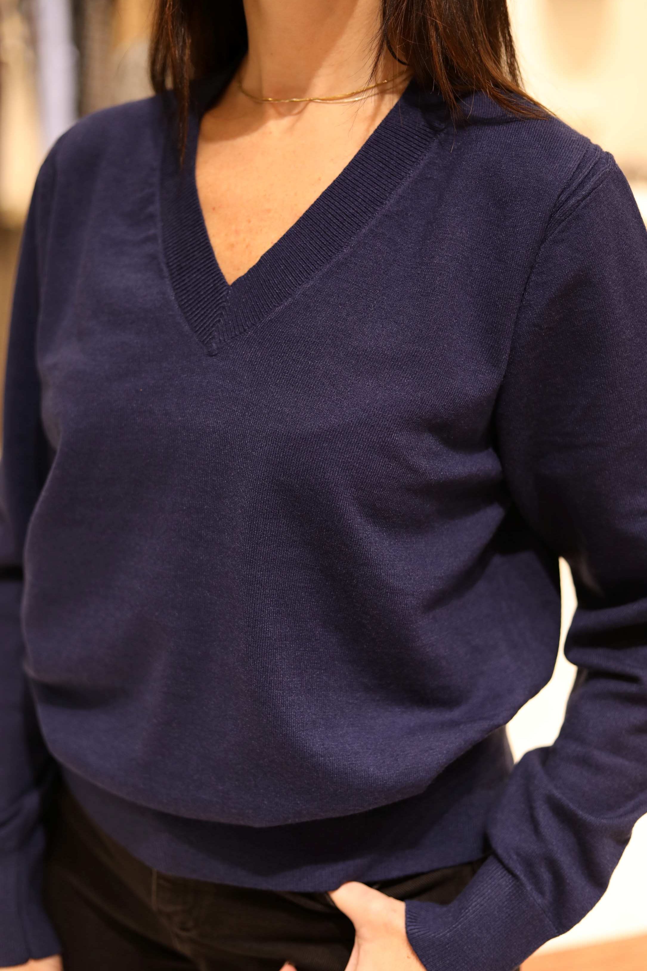 MAGLIA CON SCOLLO A V IN CALDA VISCOSA - FIT MORBIDO