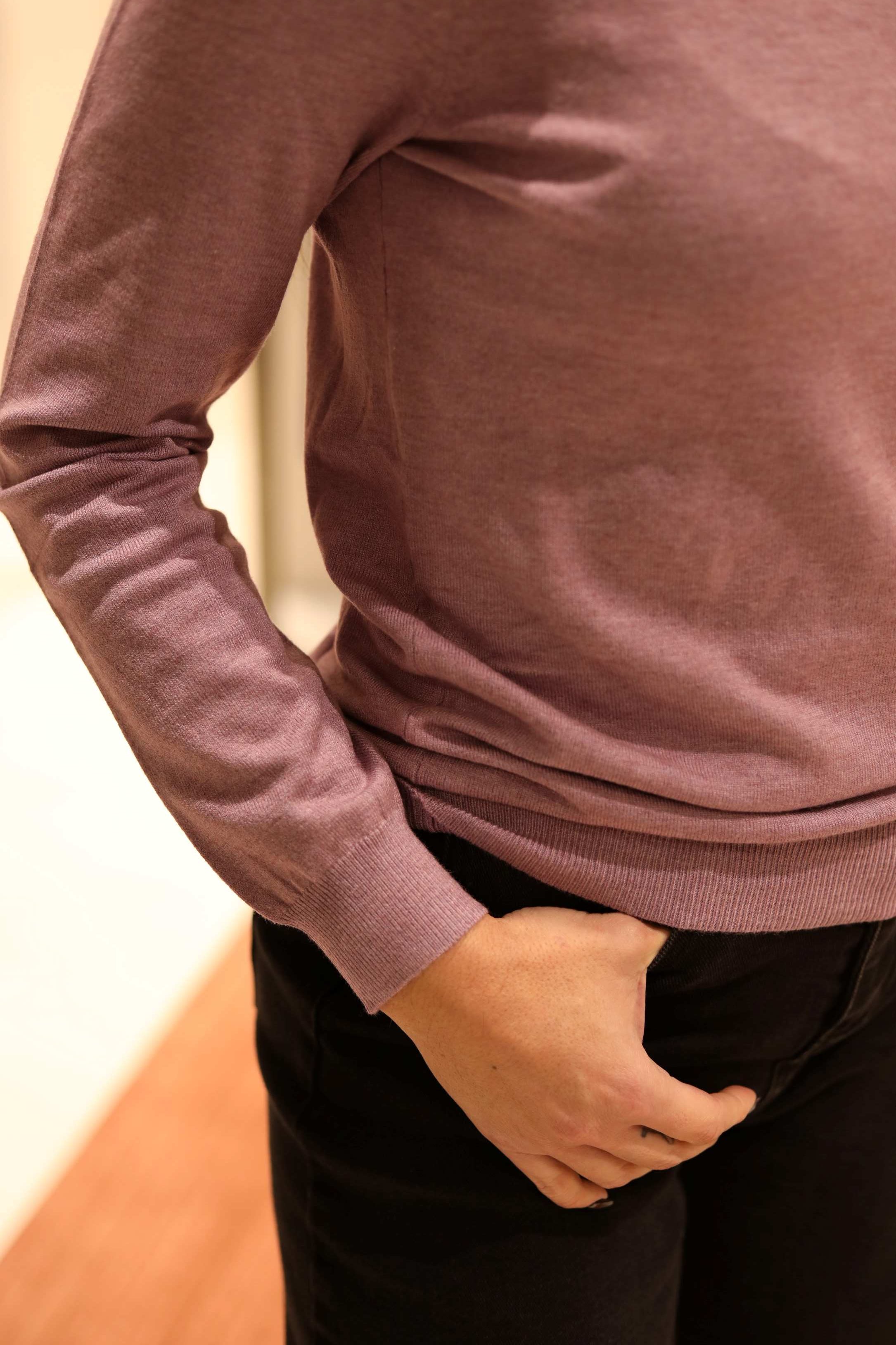 MAGLIA SLIM FIT A GIROCOLLO IN CALDA VISCOSA