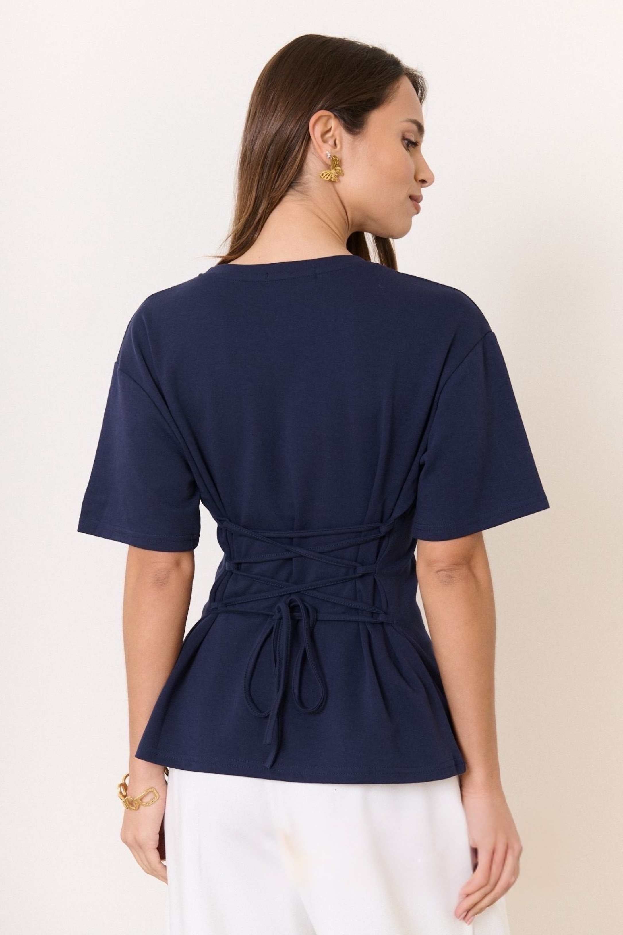 T-SHIRT IN COTONE CON LACCI POSTERIORI