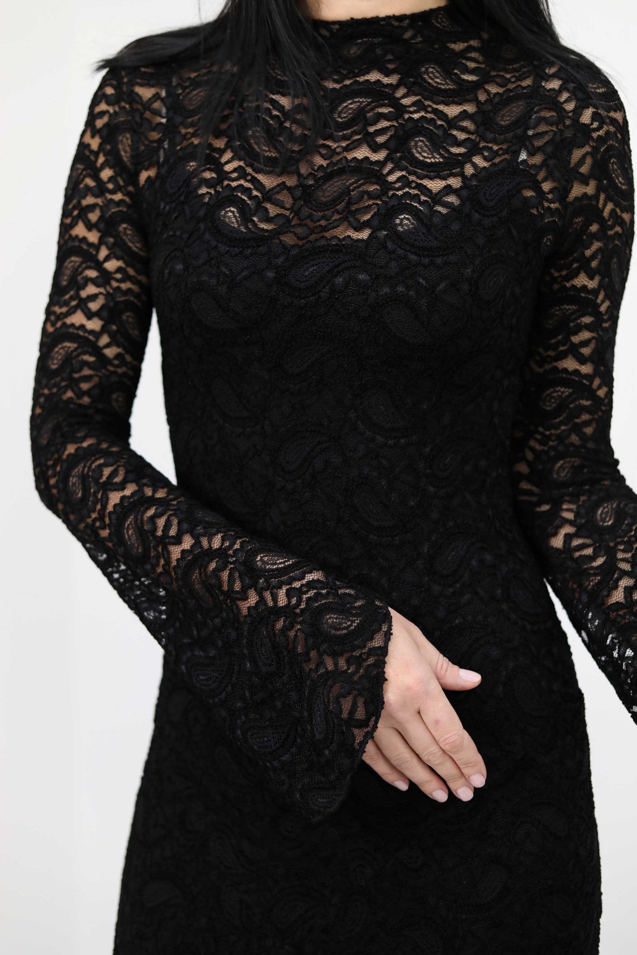 ABITO LUNGO IN PIZZO