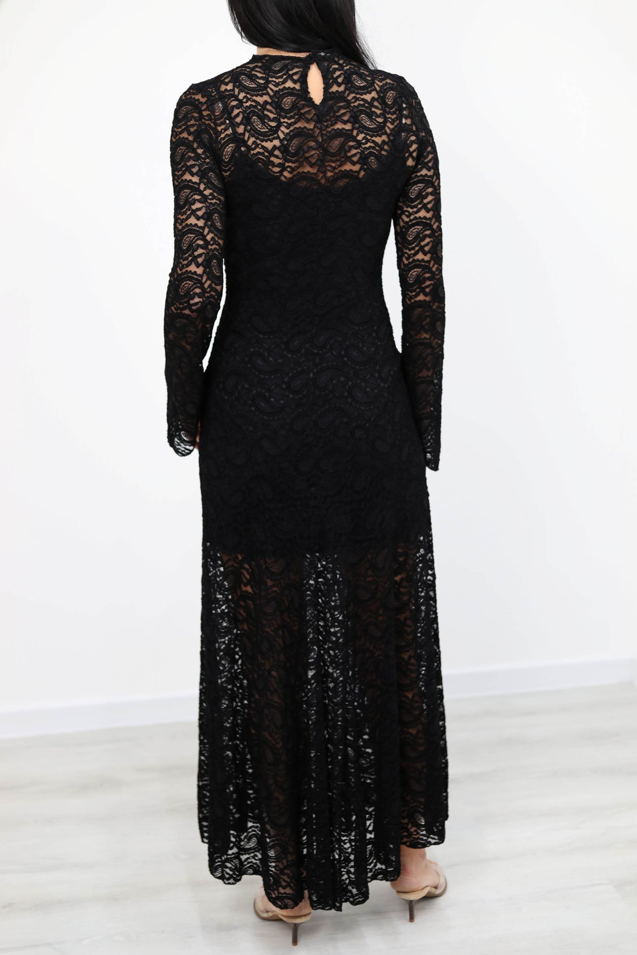 ABITO LUNGO IN PIZZO