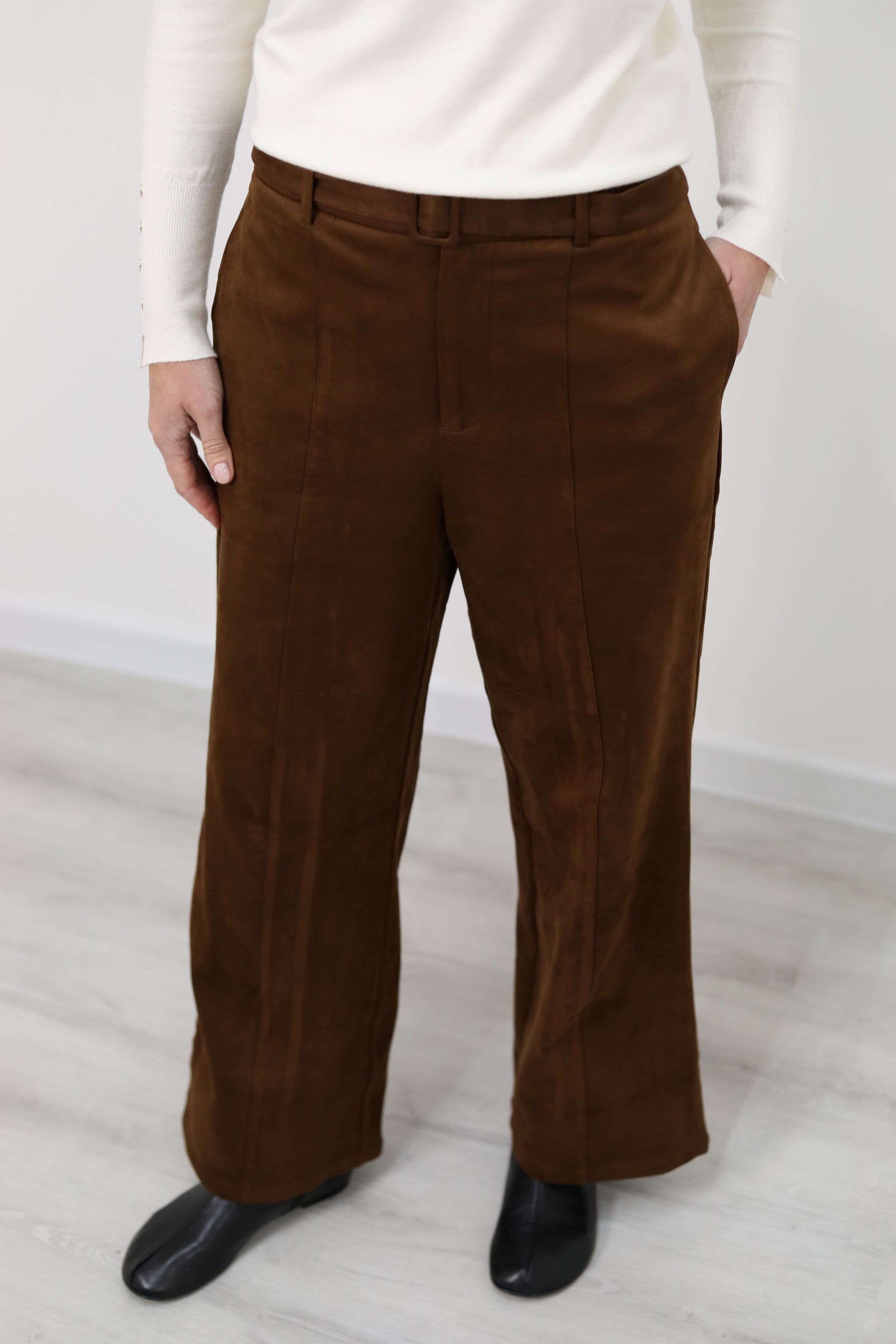 PANTALONE AMPIO CON CINTURA