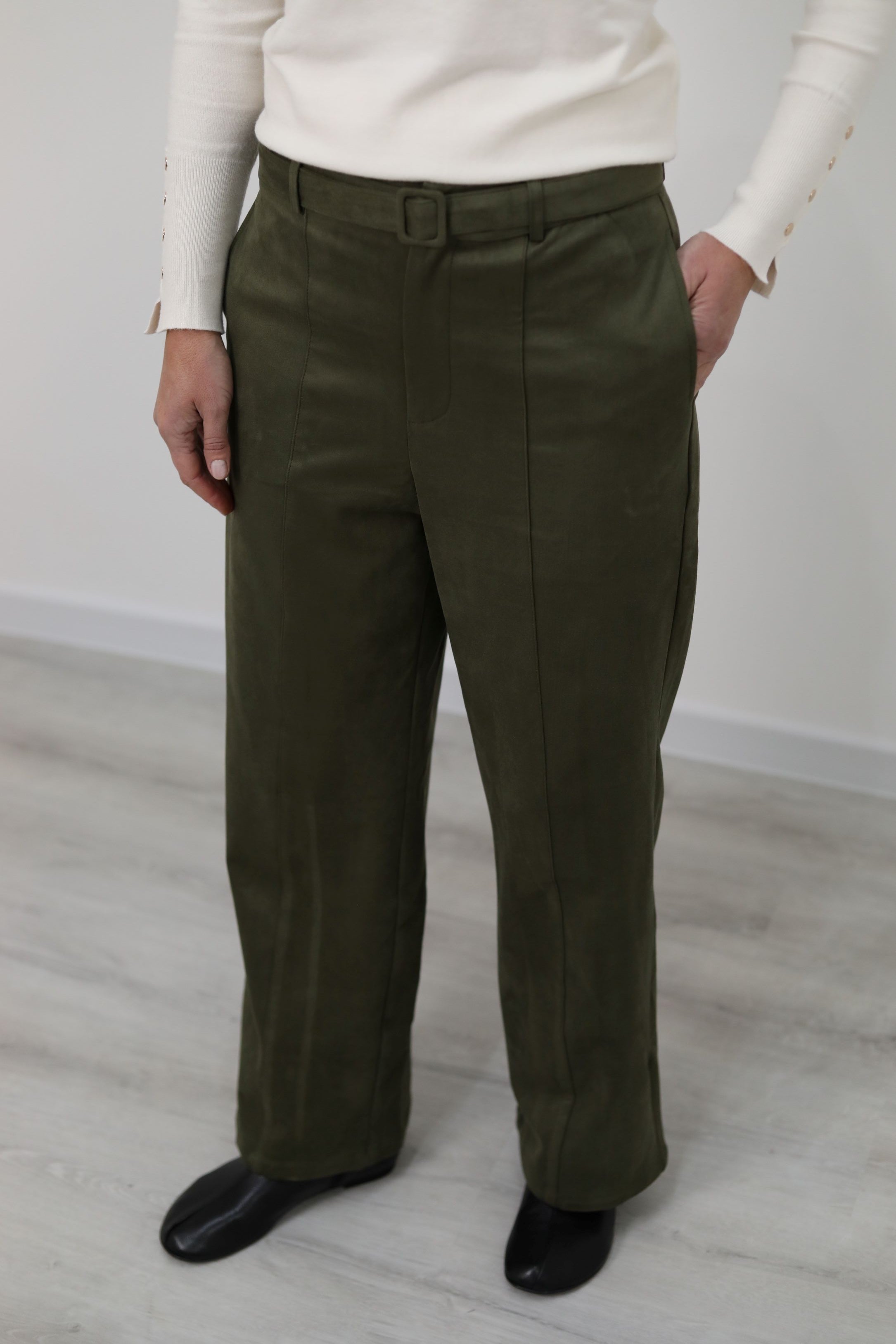 PANTALONE AMPIO CON CINTURA