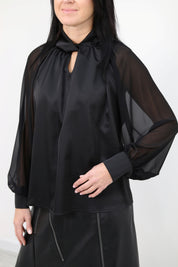 BLUSA FLUIDA CON NODO