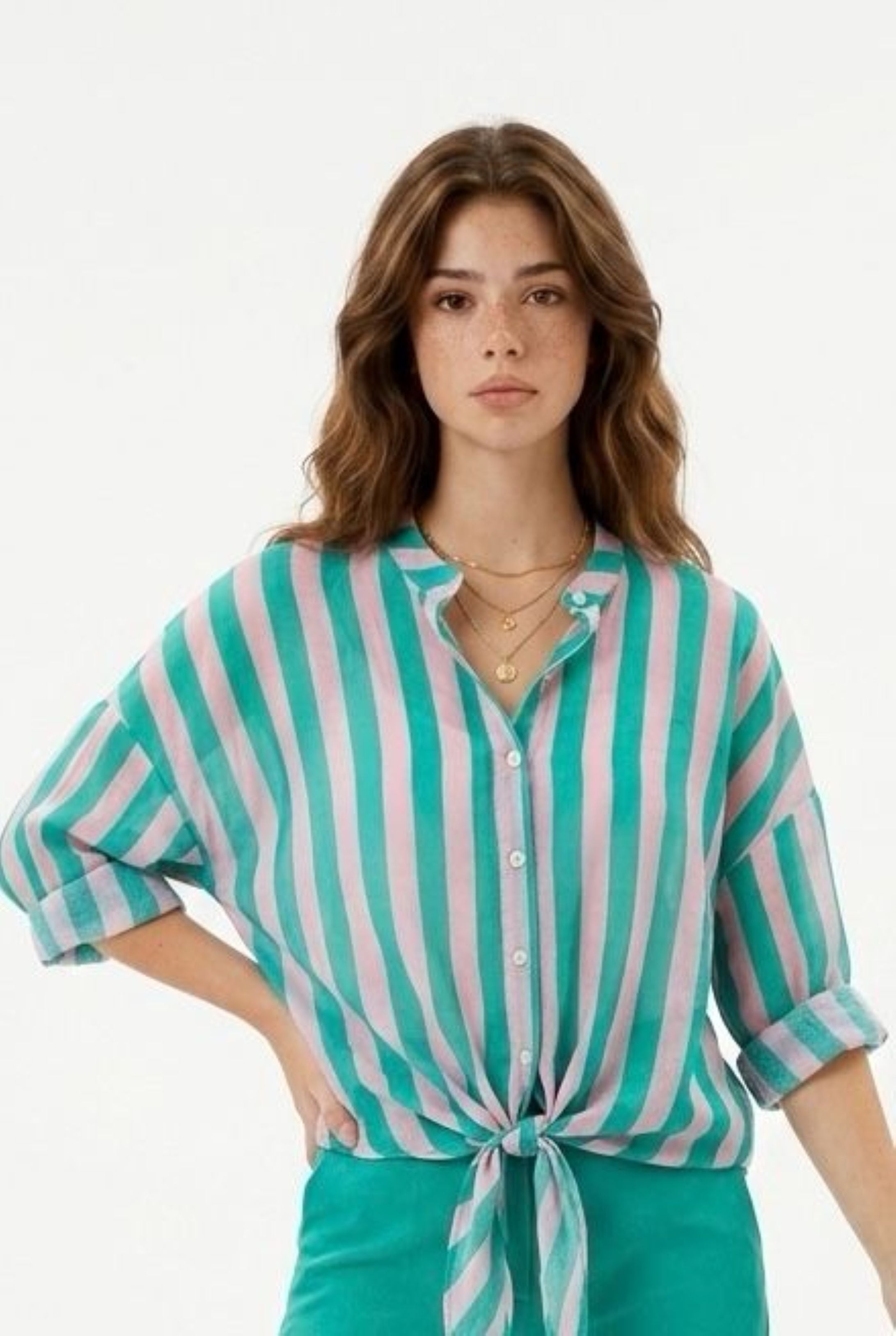 CAMICIA COLLO ALLA COREANA CON MANICA A TRE QUARTI