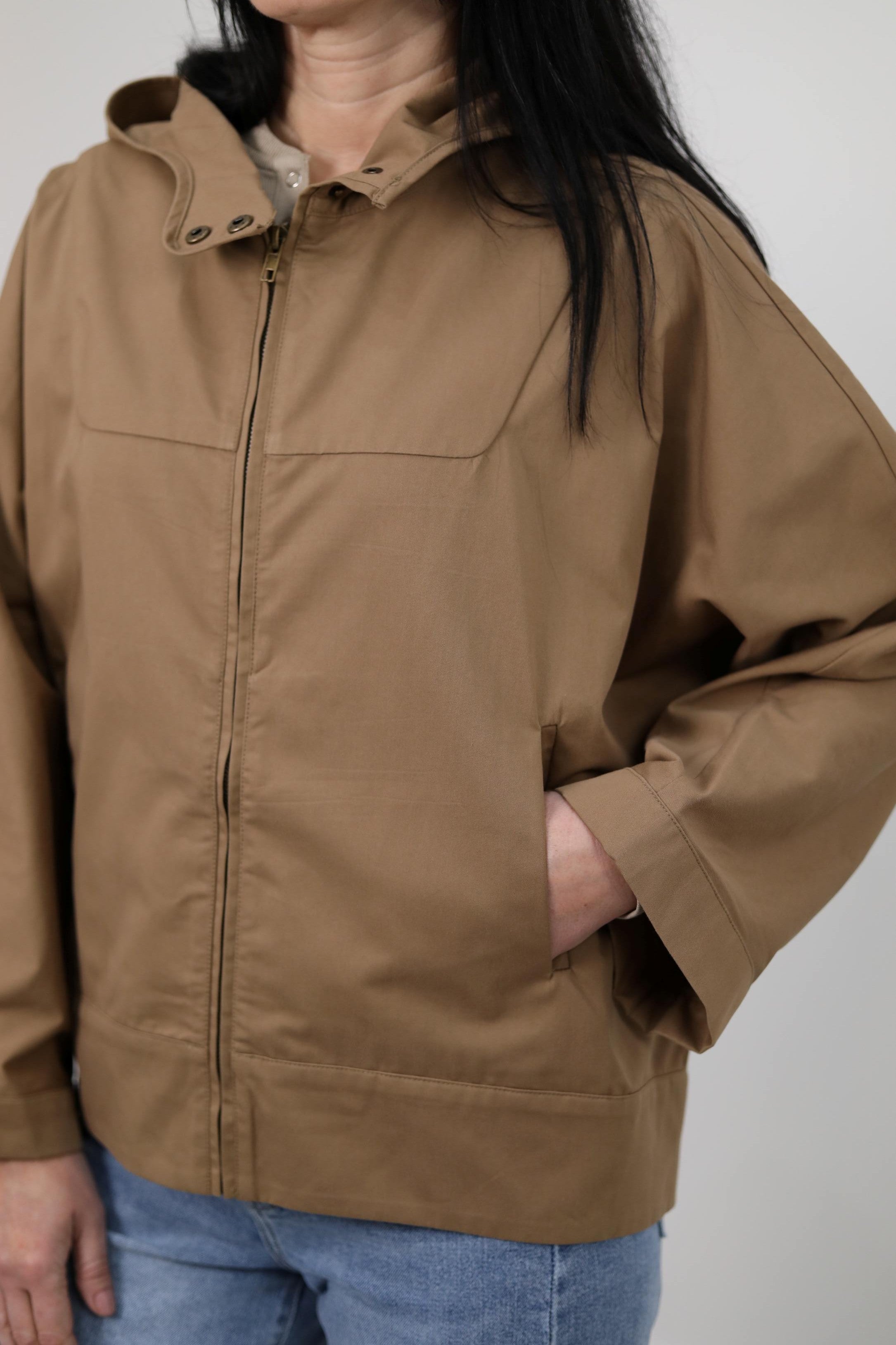 BOMBER MANICA AMPIA CON CAPPUCCIO