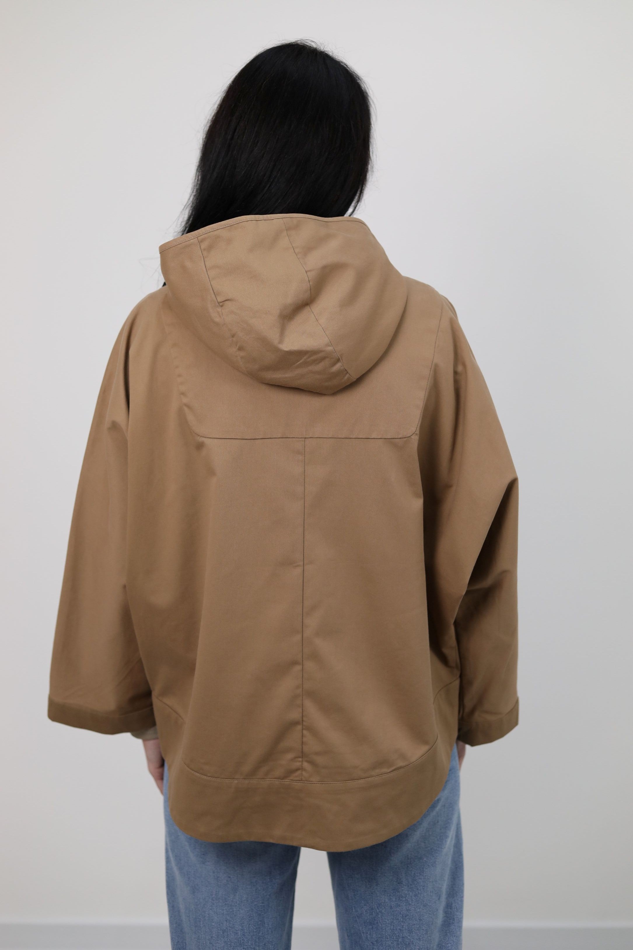 BOMBER MANICA AMPIA CON CAPPUCCIO